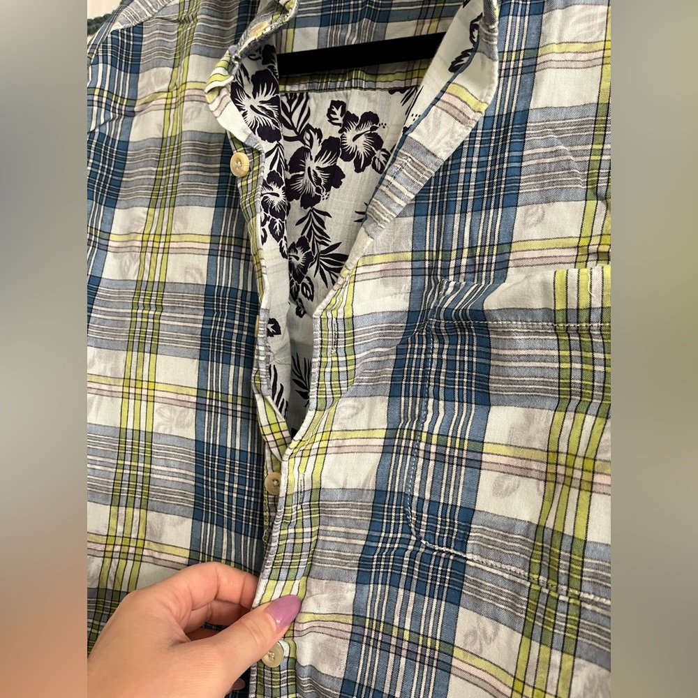 Tommy Bahama button-down, size Large - Picture 3 of 6